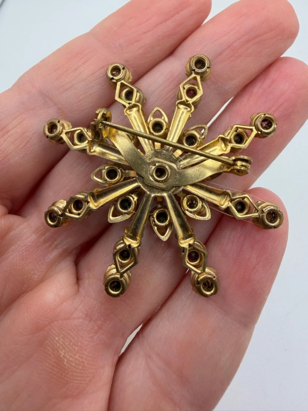 Vintage Aurora Borealis Rhinestone and‎ Antiqued Gold tone Brooch/Pin!